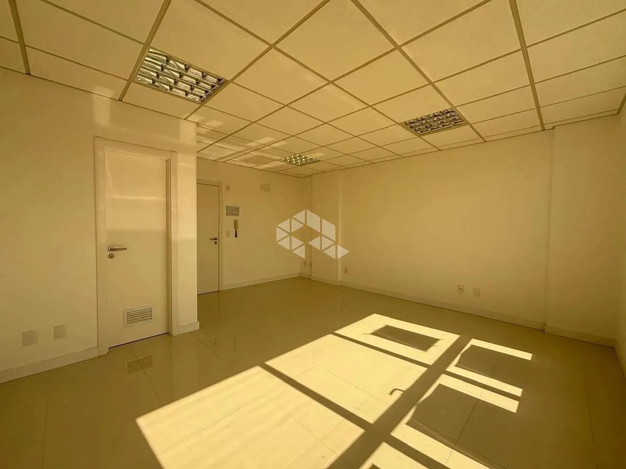 SALA COMERCIAL COM 01 VAGA GARAGEM NO BAIRRO BARREIROS EM SÃO JOSÉ/SC - Foto 4