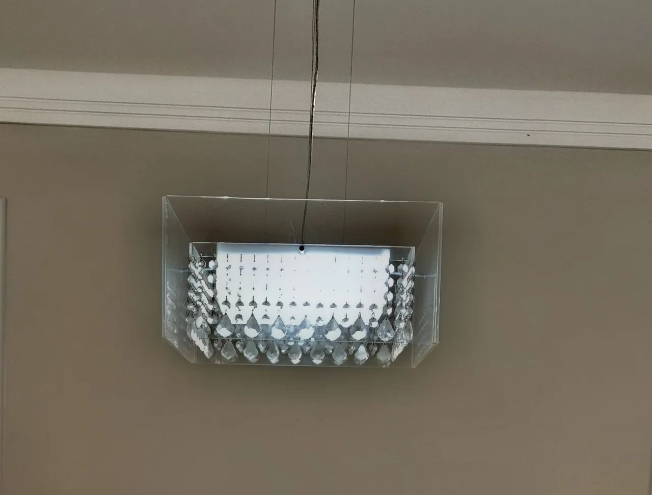 Luminária pendente com pingentes em vidro - Foto 2