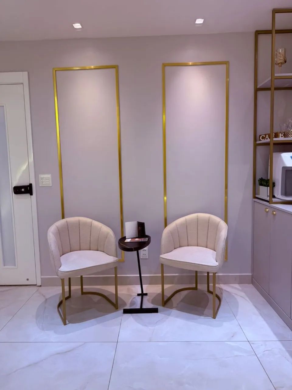 Sala Comercial, Cond. Britannia. Mobiliada, 45 m², recepção e garagem - Foto 4