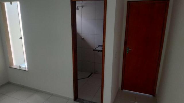 Casa com 2 quartos, 2 banheiros, varanda, sala de estar. - Foto 2