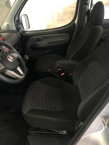 Vendo ou Troco Doblo Eseence 1.8 7 lugares 2017 - Foto 5