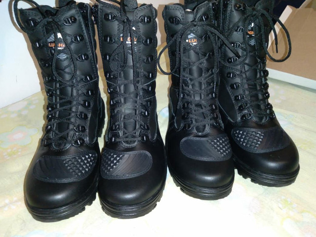 Vendo Bota muito nova na caixa - Foto 4