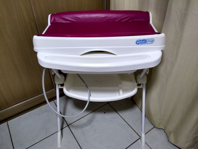 Banheira com suporte Splash Burigotto framboesa semi novos - Foto 5