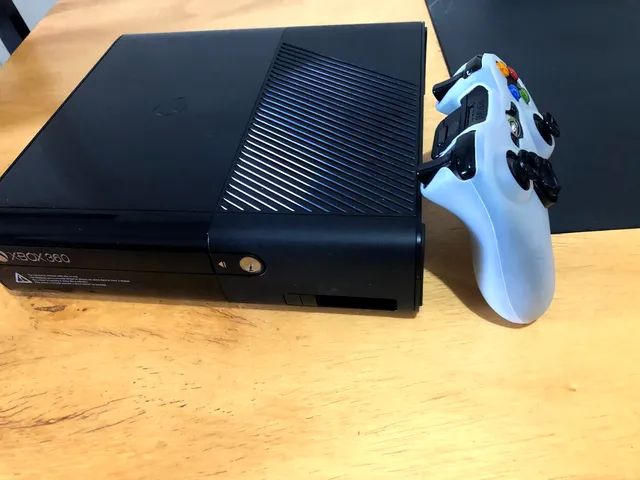 Xbox 360 desbloqueado com dois controles