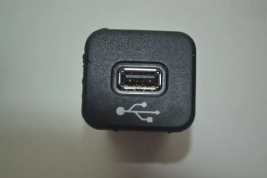 Botão Entrada Conector Tomada Usb Jeep Compass Original