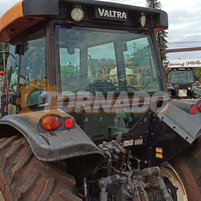 Trator valtra