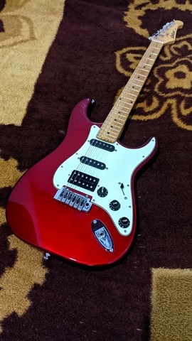 Guitarra Stratocaster e Pedaleira LINE 6