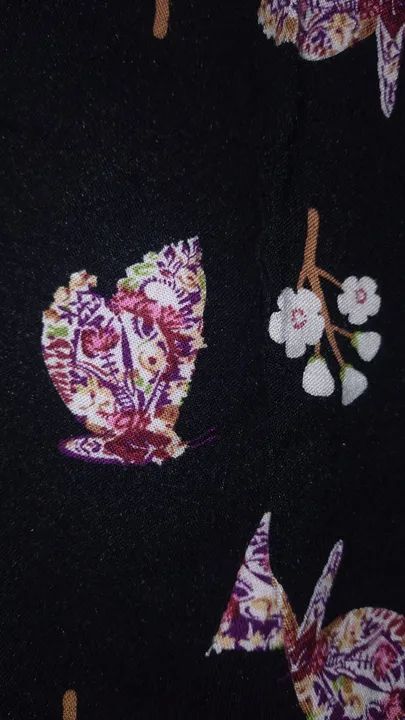 Vestido Preto com Estampa de Borboletas - Foto 4