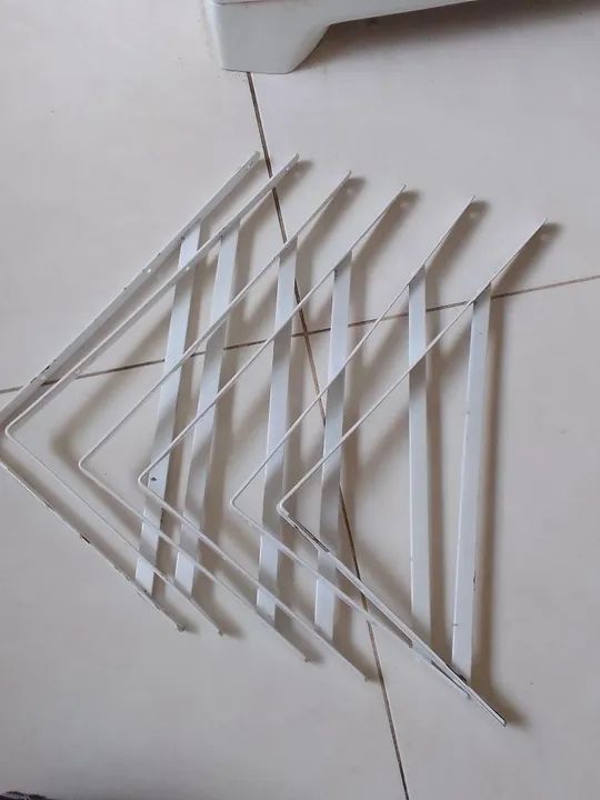 12 Suportes de Mão Francesa de Parede em Metal Branco - Foto 2