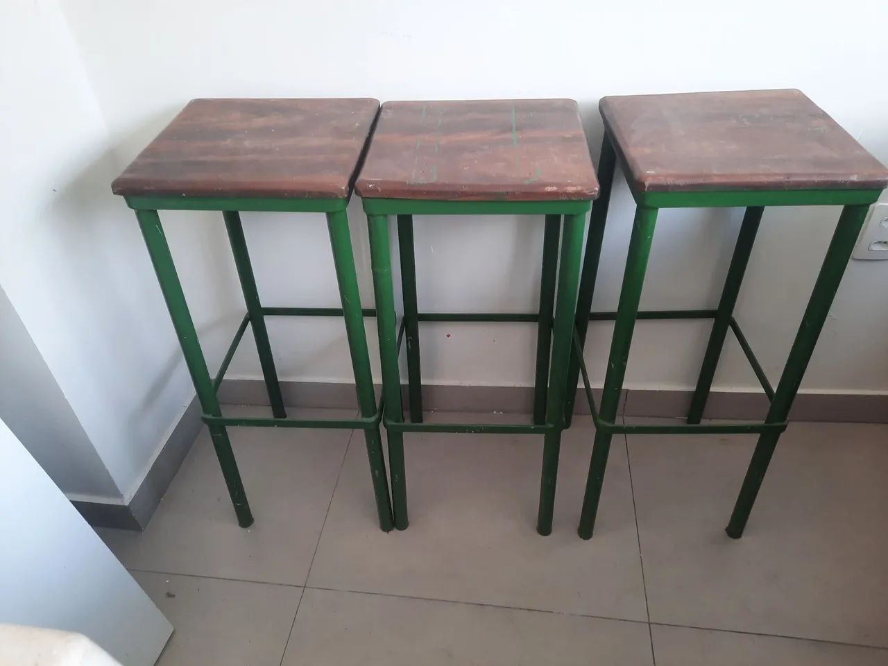 Bancos de ferro galvanizado os três 300