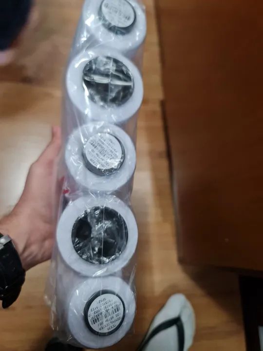 5 tubos de linha branca para costura 4570 m maquina reta 120  mar a linhanyl - Foto 2