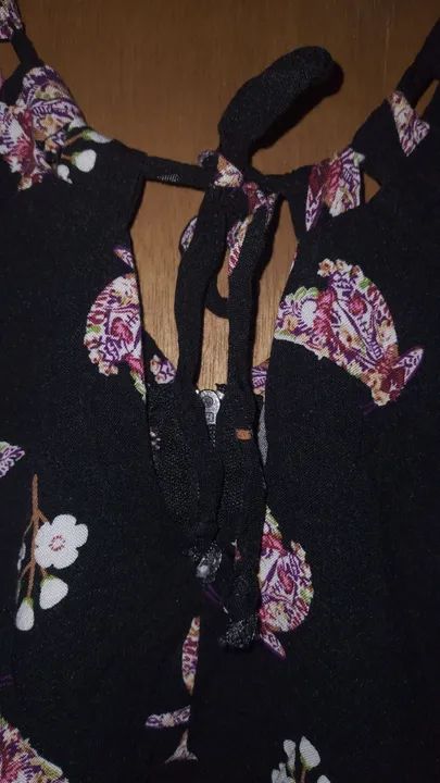 Vestido Preto com Estampa de Borboletas - Foto 3