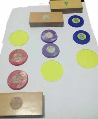 Time completo de Botão dos anos 80/90 Material Galalite com 3 cores variadas