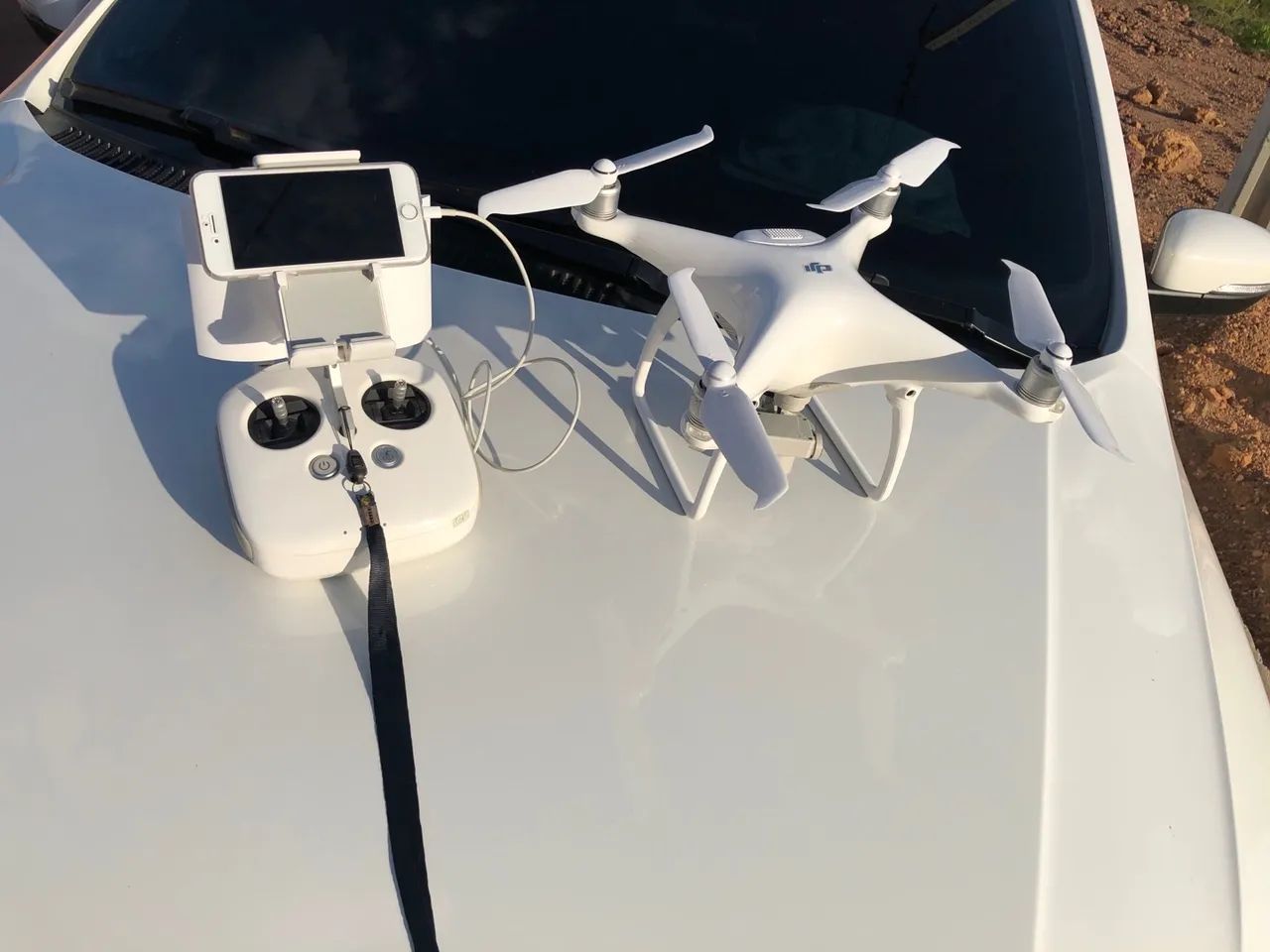 1 Drone Original Dji Phantom 4 (NÃO é o PRO) + 1 Bateria + 1 Controle