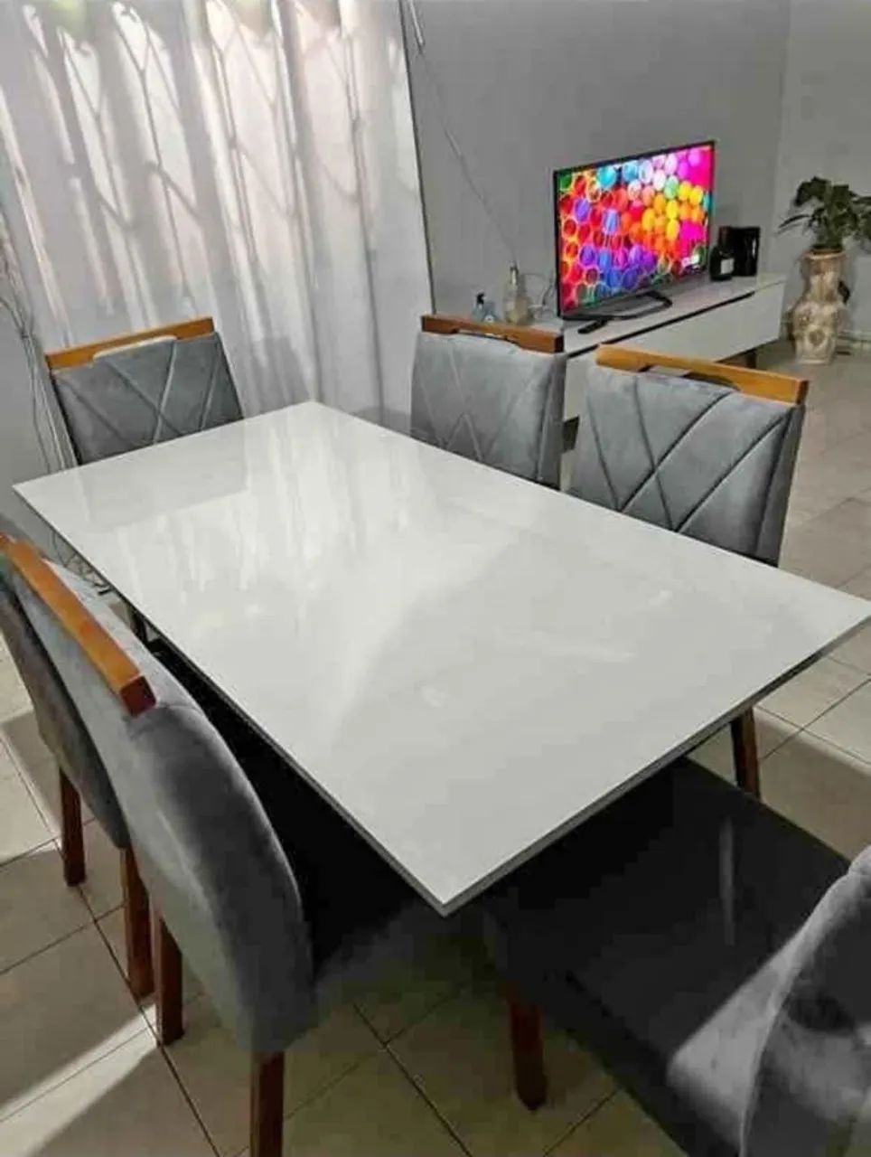 MARAVILHOSA MESA DE JANTAR COM 6 CADEIRAS MACIÇA 