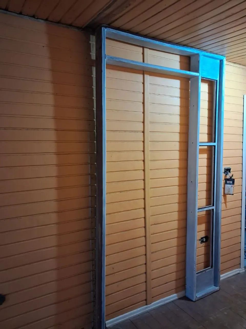 Marco com vitro para porta