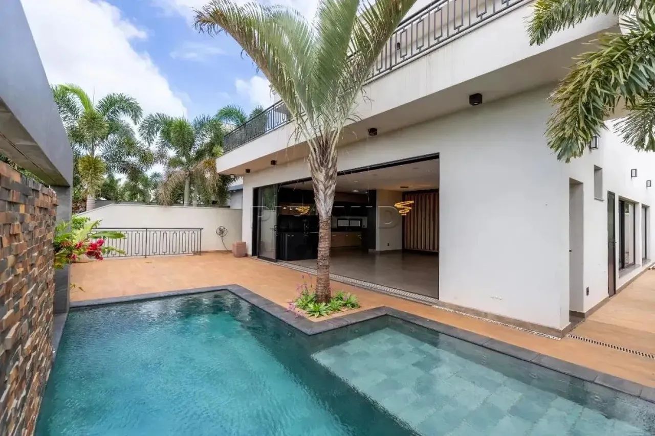 Sobrado de alto padrão em condomínio fechado com 331m², bairro Vila do Golf, Zona Sul de R