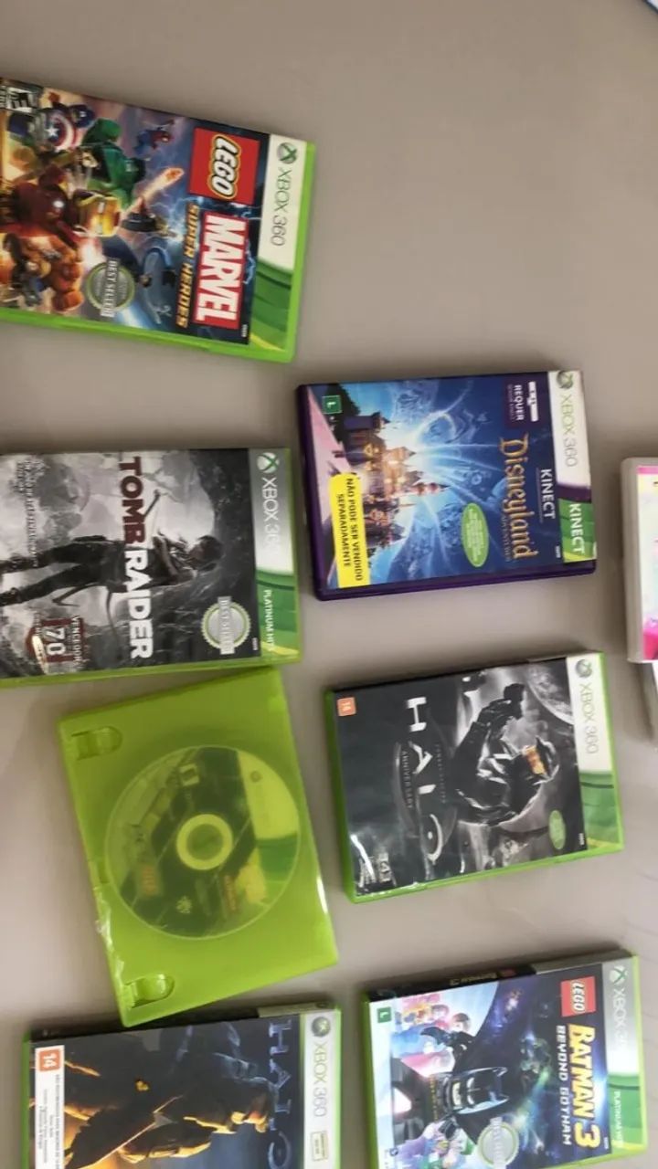 Xbox 360 com 4 manetes, Kinect e 14jogos em DVD e outros na mídia digital - Foto 2