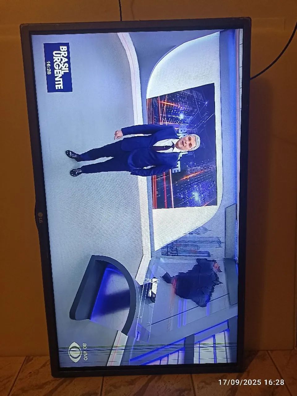 TV LG 32 " Polegadas Samart com linha do lado Fio de Cabelo  - Foto 3