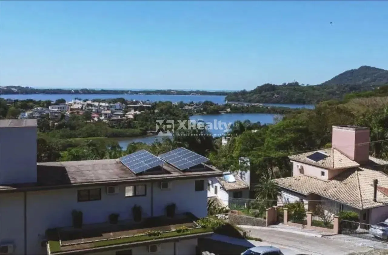 Terreno à venda em condomínio com vista privilegiada para Lagoa da Conceição!!