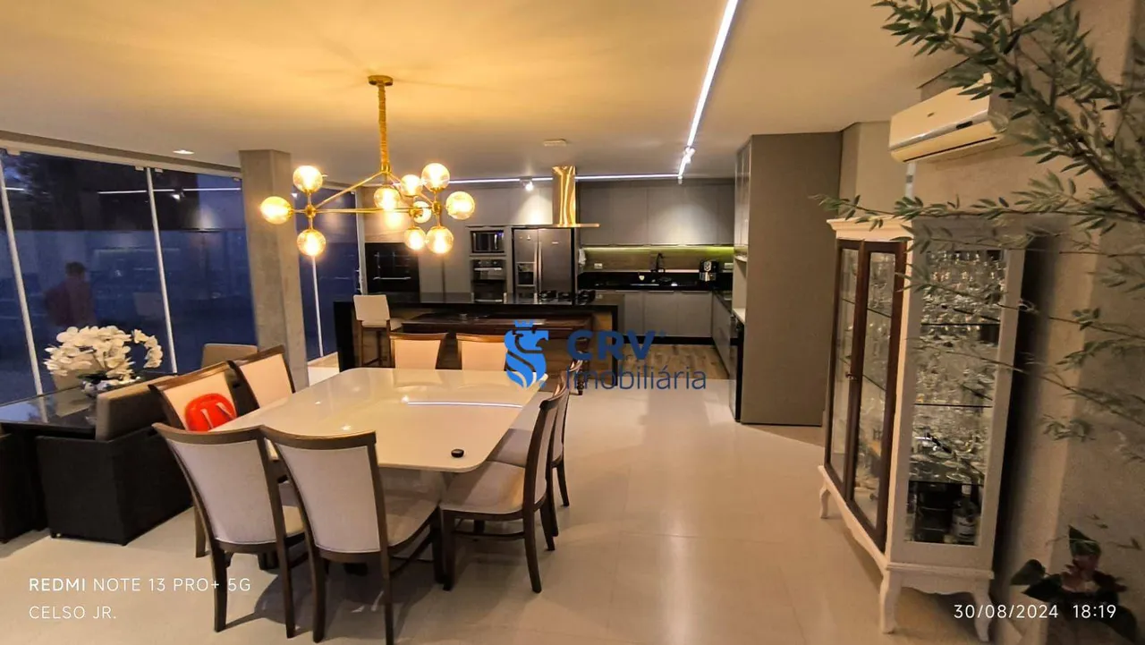 Sobrado com 3 dormitórios à venda, 349 m² por R$ 1.790.000,00 - Quebec - Londrina/PR