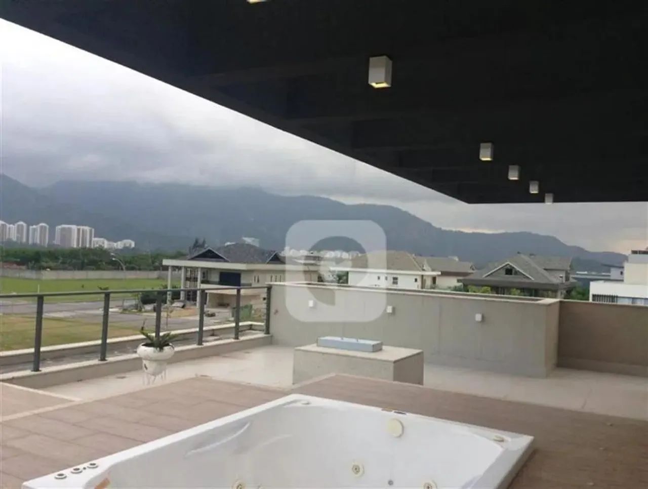 VENDO CASA DE ALTO PADRÃO CONDOMÍNIO ALPHAVILLE NA BARRA DA TIJUCA - Foto 2