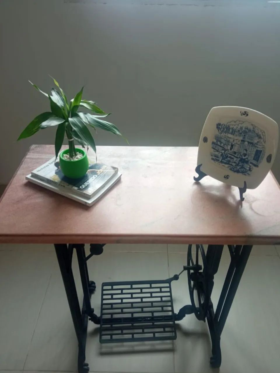 Mesa para maquina de costura antiga com pedra64962115239554121