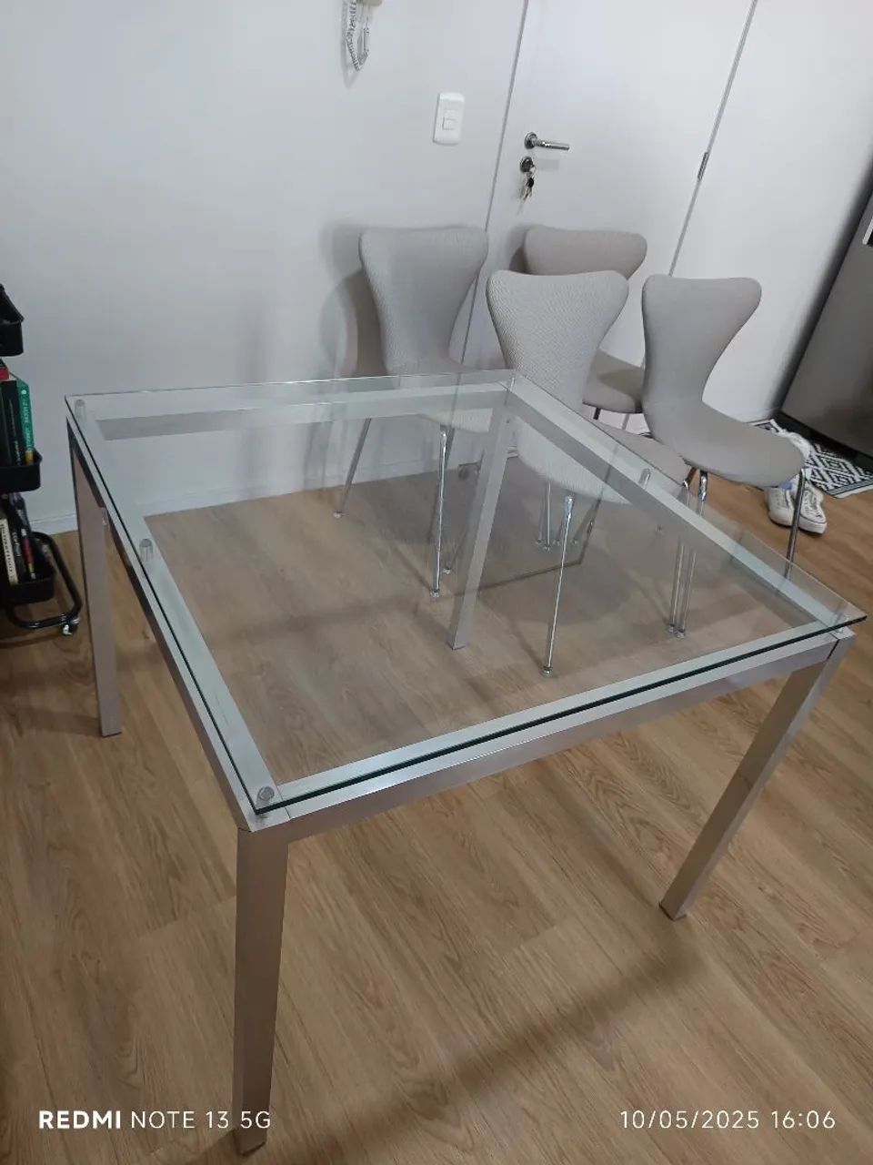 Mesa com 04 cadeiras 