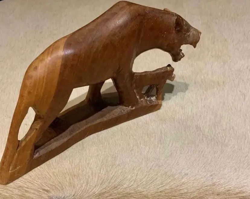 Escultura Leão Em Madeira - África Angola - Foto 2