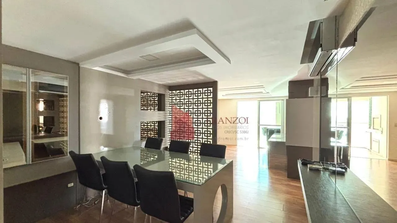 LOCAÇÃO: Apartamento MOBILIADO e EQUIPADO, com Suíte e 2 Dormitórios, Centro, Itajaí/SC!