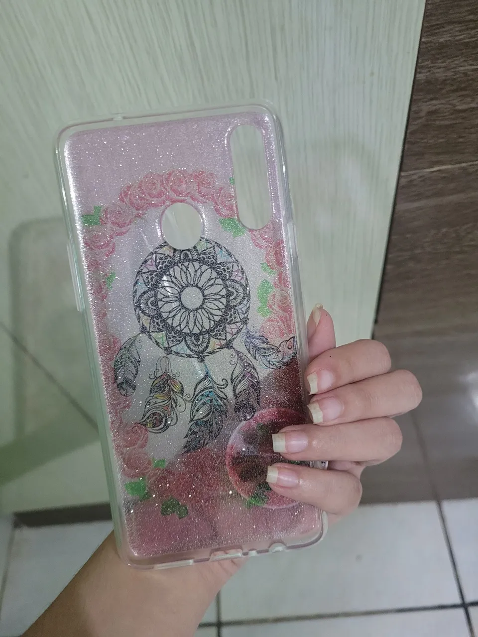Capinha para Celular com Glitter e Dreamcatcher acompanha suporte socket