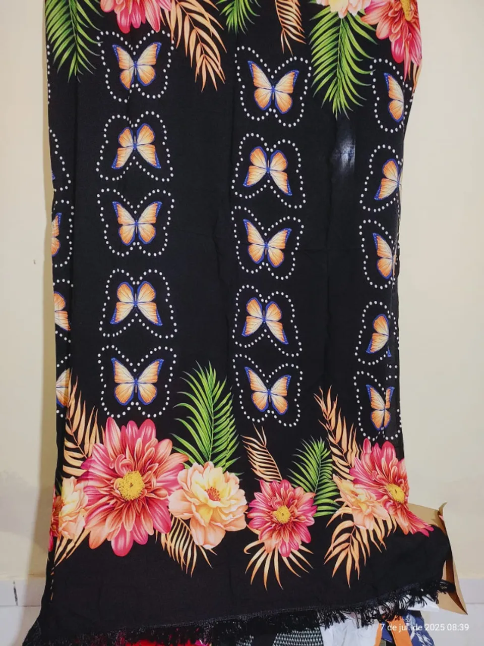 Vendo Por RS 40,00 Cada - Canga de Praia com estampas coloridas.
