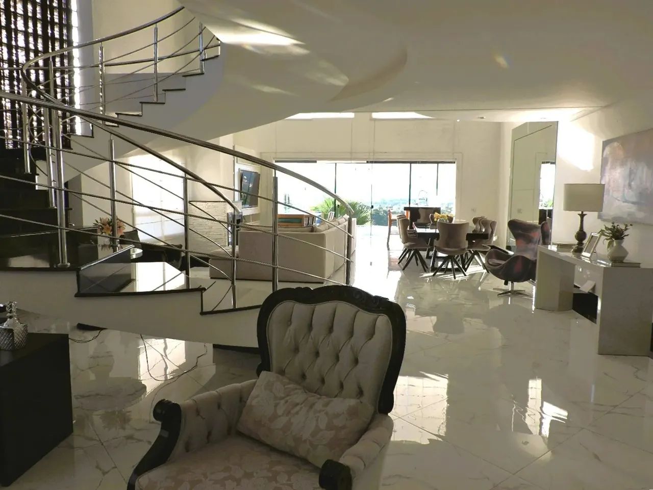 Sobrado para venda tem 600 metros quadrados com 5 quartos - Foto 4