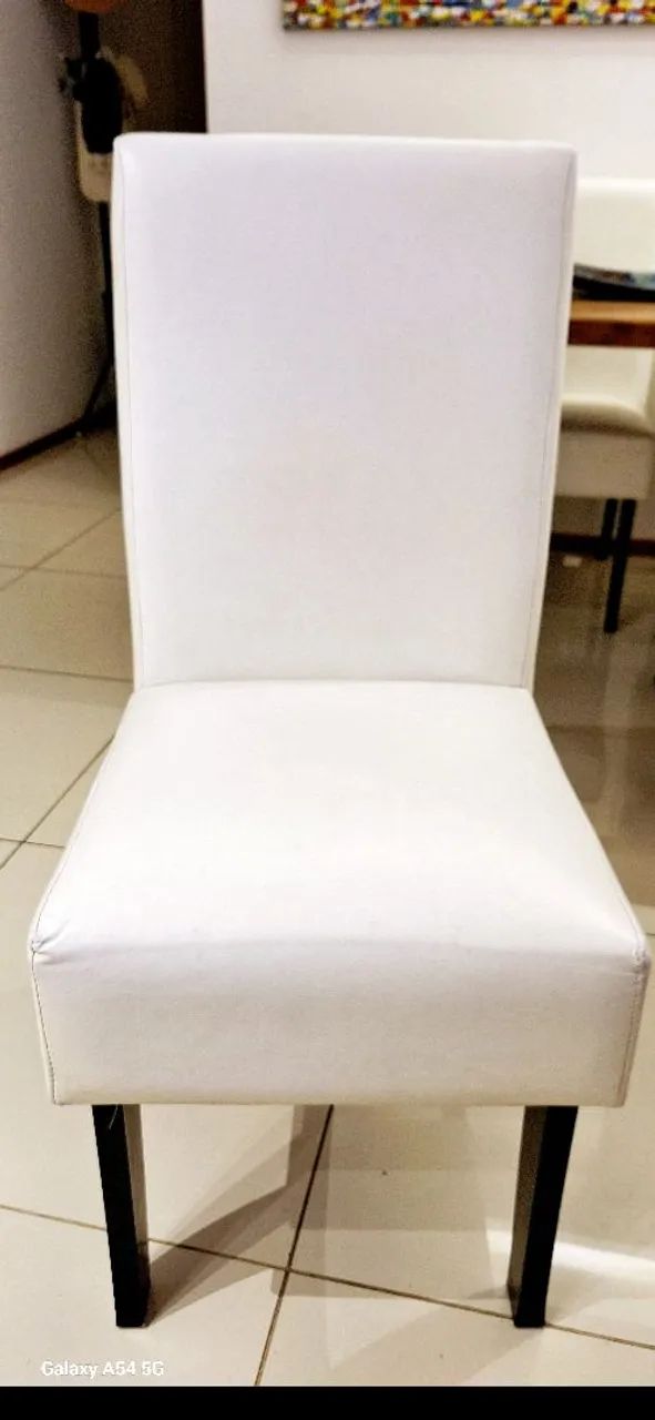 Conjunto de Cadeiras Brancas - Estofadas  e Elegantes - Foto 2