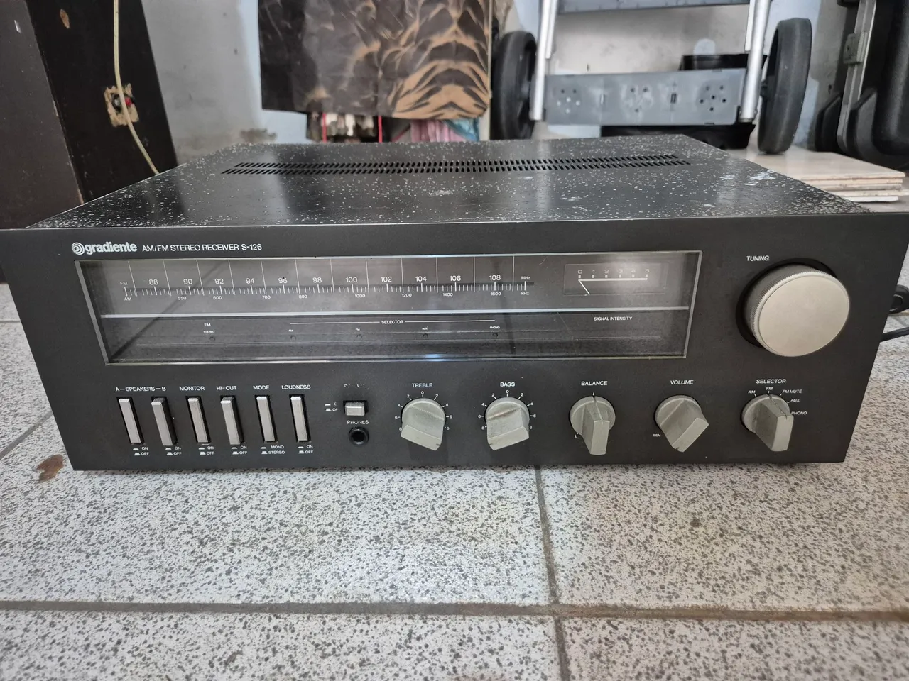 Gradiente S-126 AM/FM Stereo Receiver + 2 CAIXAS (RETIRAR SANTOS)