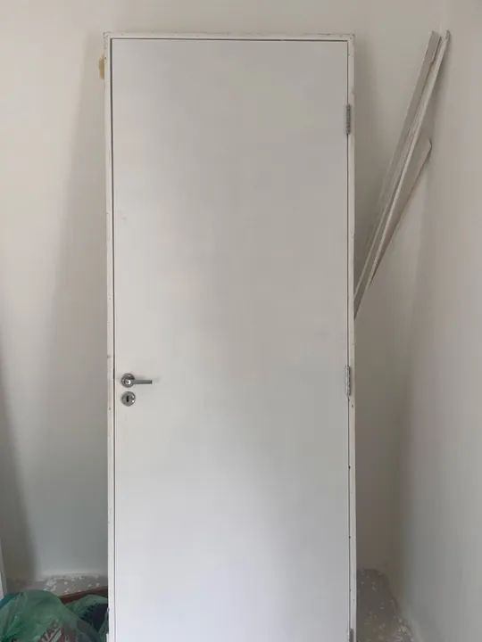 Porta branca de madeira - Nova
