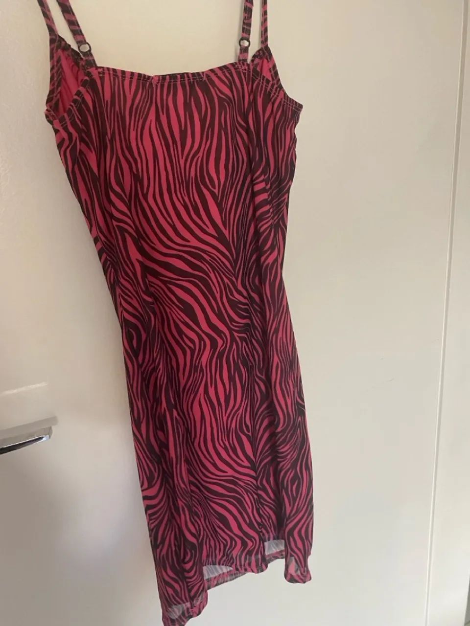 Vestido rosa de zebra  - Foto 3