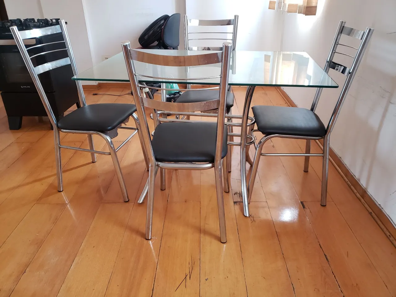 Conjunto de Mesa de Jantar com 4 Cadeiras