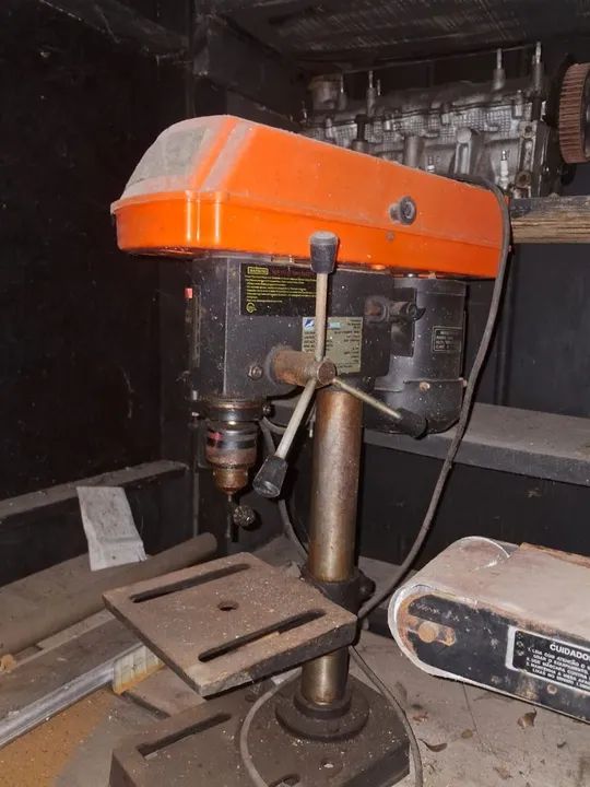 Furadeira de bancada Nova