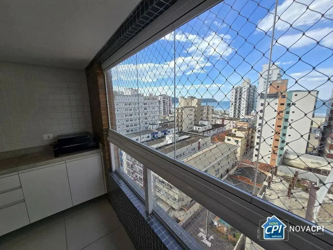 Apartamento para alugar com 3 Quartos na Vila Guilhermina em Praia Grande/SP