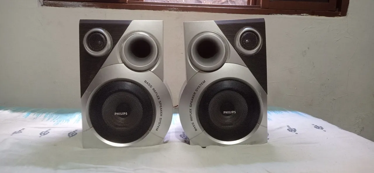 Caixas de Som Philips - Sistema Bass Reflex