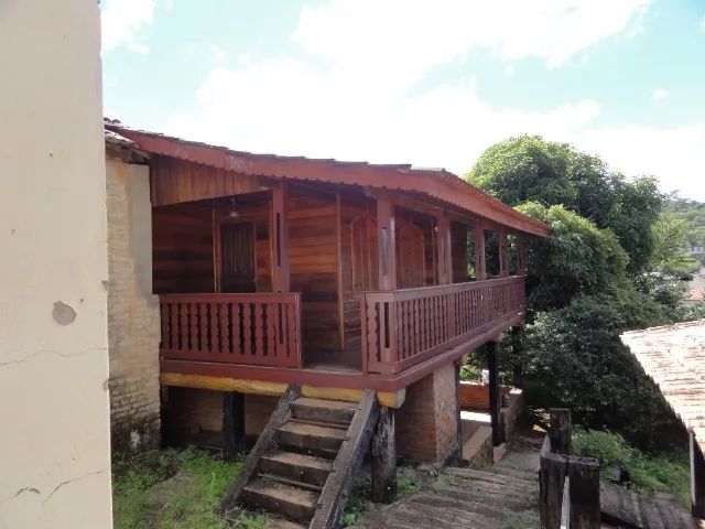 Casa em CAETE, de madeira com ponto Comercial em CAETE MG