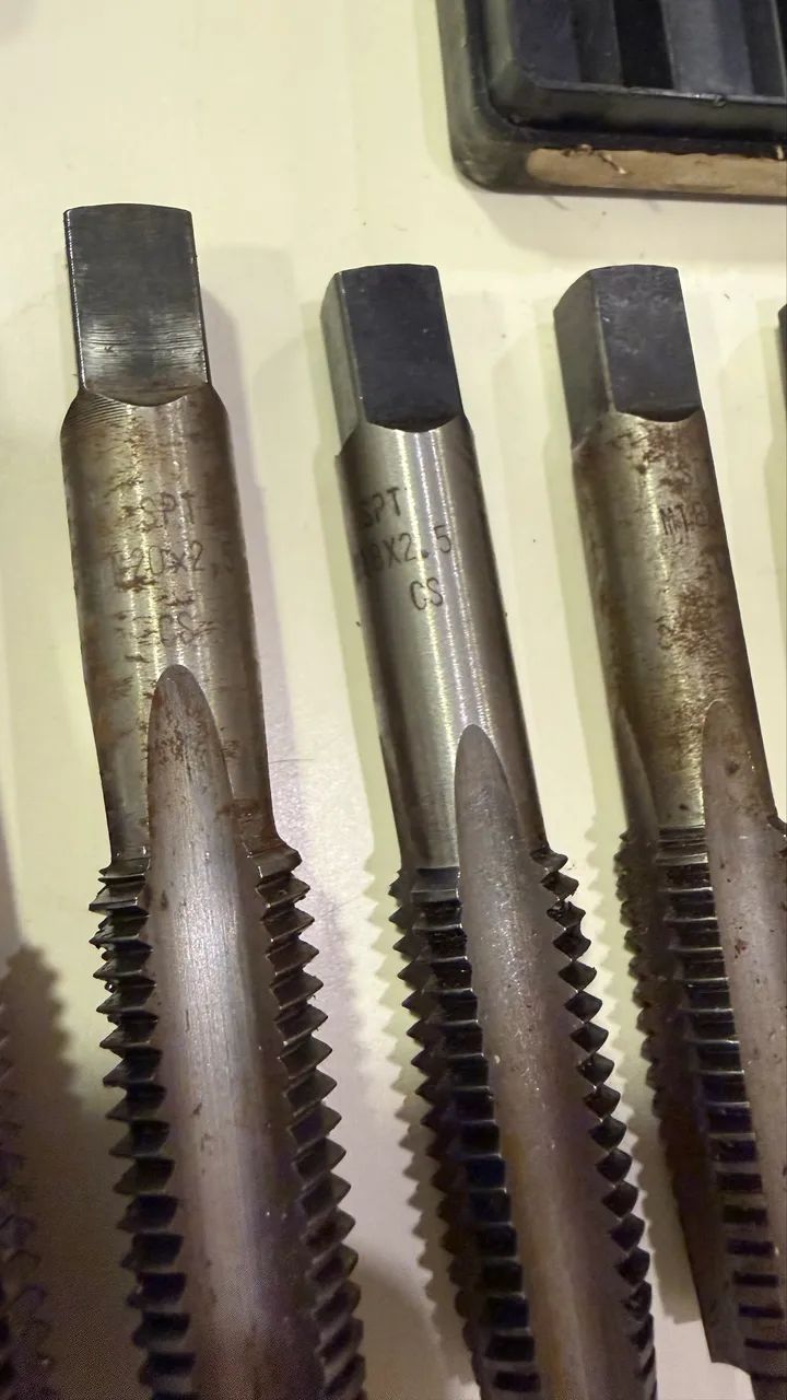 2 Jogos de 3 machos de rosca manual , 6 machos total  - Foto 2