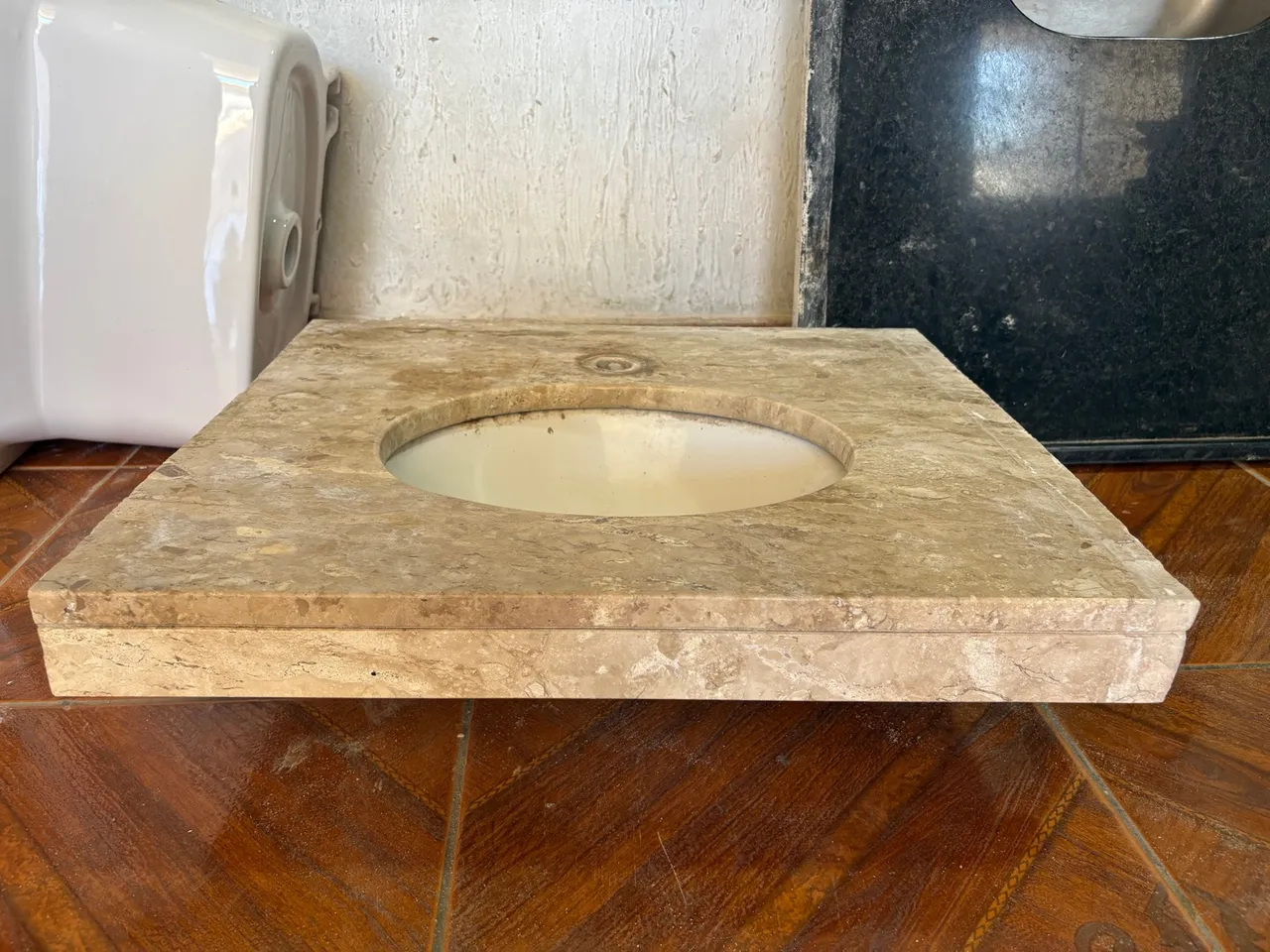 Pia de mármore travertino