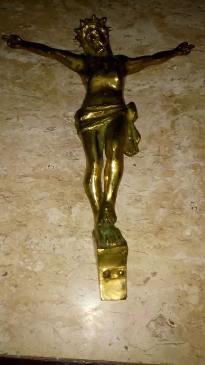 Crucifixo bronze metal Nobre  - Foto 2