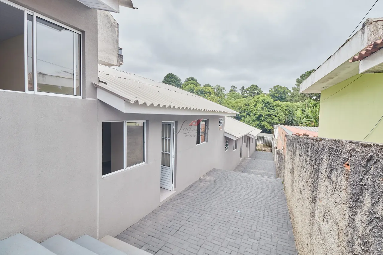 CASA com 2 dormitórios à venda com 64m² no bairro Santa Cândida - CURITIBA / PR