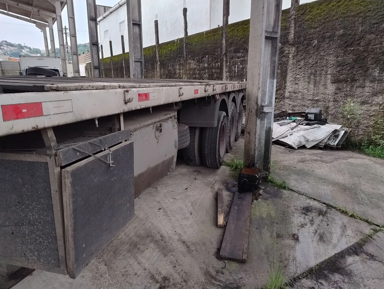 Carreta porta container Randon