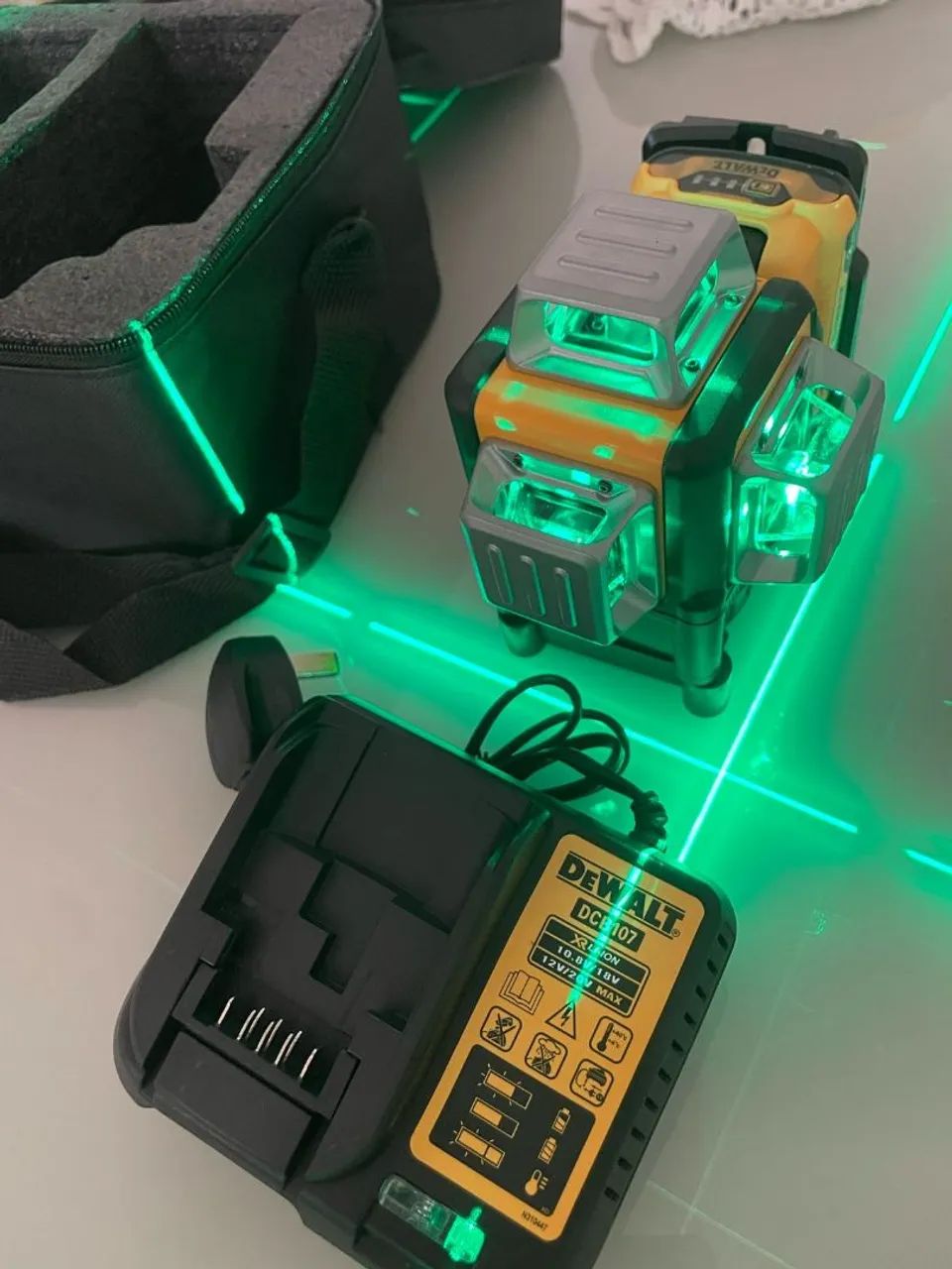 Nível a Laser DeWalt 2x360° com Bateria, Carregador e maleta. - Foto 2
