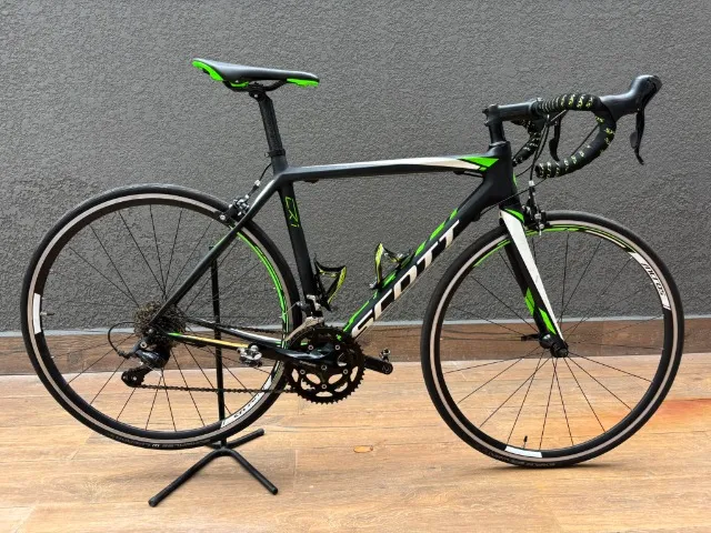 Bicicleta Scott CR1 30 Carbono - conservadíssima