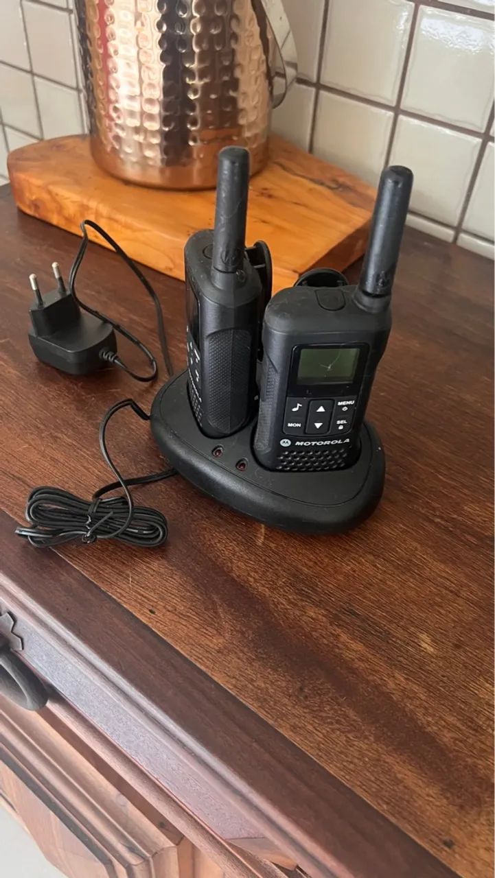 Par de rádios HT Motorola com carregador - Foto 2
